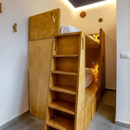 Paola Hotel *